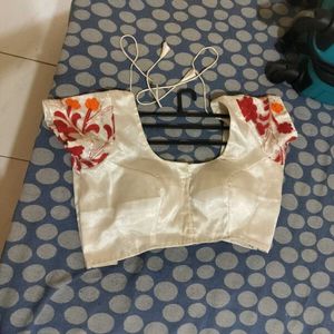 Embroidered Sari Blouse And Lehanga No Dubbatta