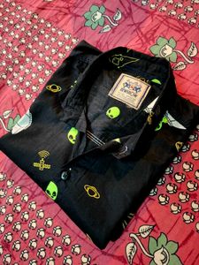 &#34;Alien Signal&#34; Space-Themed Printed Shirt
