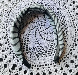 Hairband In Bluish Grey Color With Black Lining