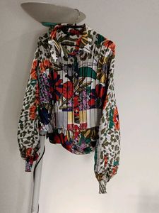 vibrant lose Multi colour crop top shirt