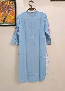 Women Blue And White Floral Printed Kurta