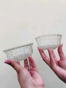 2 Glass Bowls 🥣