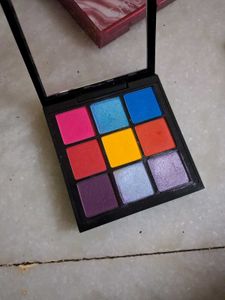 4 Eyeshadows For Just 1000