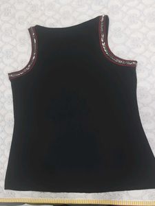 Black Sleeveles Top