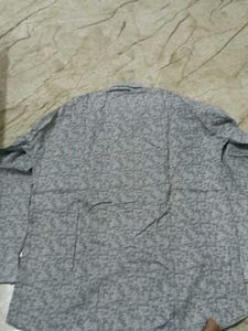 2 Men&#39;s Patterned Button-Down Shirt