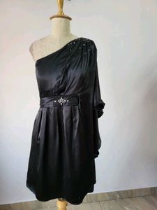 Elegant Black One-Shoulder Dress