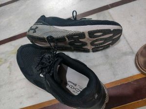 Under Armour Sneakers