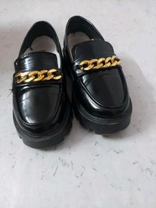 Chunky Chain Loafers