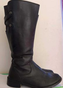 Trndy Black Leather Boots