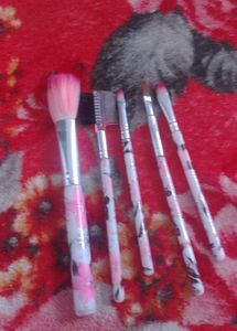 makeup brush