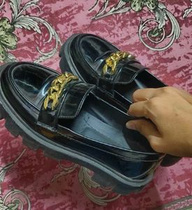 Chain Detail Loafers