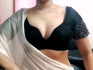 Black Deep Neck Blouse 🌹