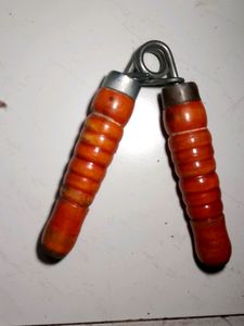 HAND GRIPPER FULL BODY WOODEN