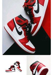 Air Jordan 1 Mid - Classic Style!