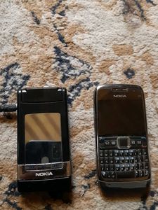 2 Nokia Mobiles