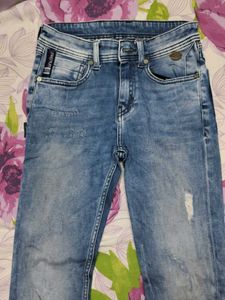 Distressed blue denim jeans 👖
