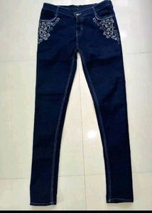 Two Pairs Jeans for 700 Only.Limited time offer!