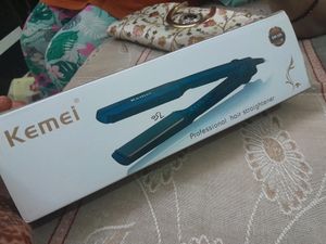 Kemei Professional Hair Straightener