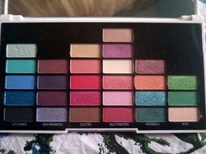 Makeup Revolution Eyeshadow Palette