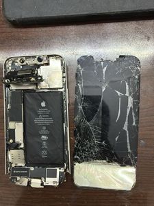 Broken iPhone - For Parts