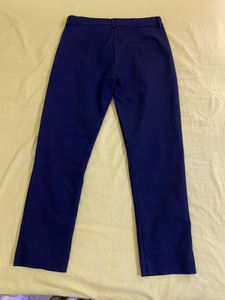 Bershka Black Mid rise Capri( Waist 30)