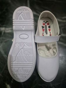 Brand New Senior Girl School Shoe In Size 6