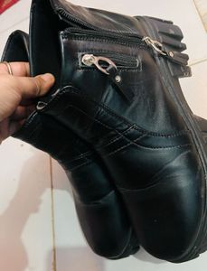 Black boots 🥾 1 time used only good condition