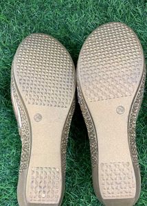 New Comfortable Golden Stone Sandals