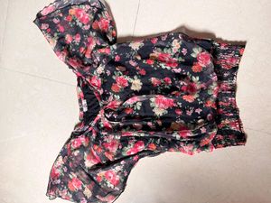 Very pretty Floral Crop Top