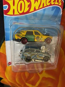 Hot Wheels 2-Pack: Surf Adventure &amp; Beach Taxi