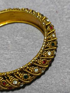 Vintage Gold Tone Bangle Bracelet