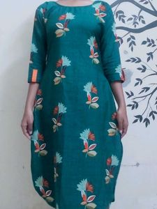 Green 💚 Beautiful Kurti With Flower Printed 🌺
