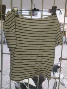 white top with black line