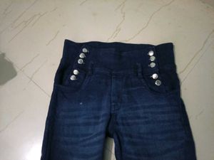 Women Stylish Jeans With Beutiful Bottons