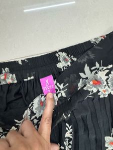 Women Black Floral Print Pleated Skirt