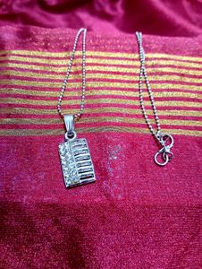 Sparkly Silver Pendant Necklace