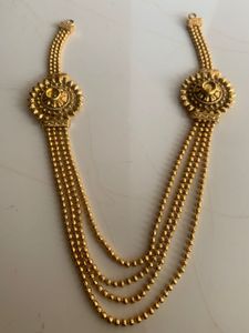 Fashionable Neckpiece