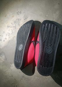 Red casual shoe UNUSED, size 7