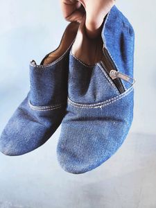 Women Blue Sandals/ Flats