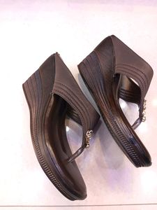 Classic Wedges For Women 👰💃Good Quality..N Comfortable..Size-37-38-40-41..