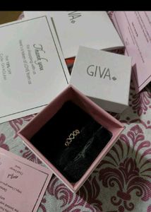 Giva Love Embrace Ring