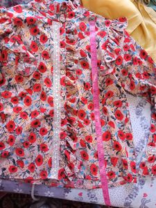 Women Floral Tops And Tunics