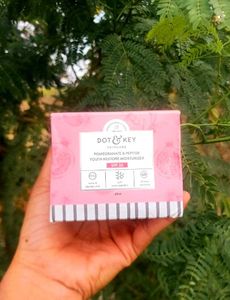 Dot &amp; Key Moisturizer