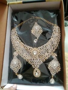 Stunning Crystal Jewelry Set