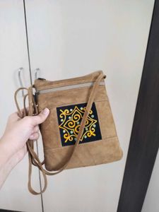 Sling Bag With 3 Storage Pockets
