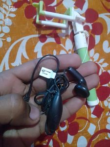 Selfie Stand And Headphone Free Offer