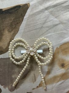 Pearl Bow Hair Clip