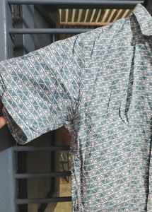Triangle Pattern Short Sleeve Shirt