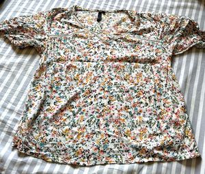 Floral V-Neck Top