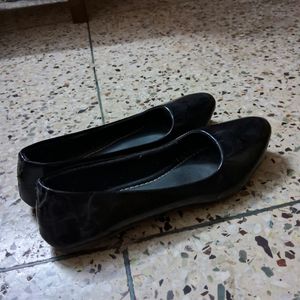 🩰🖤NEW BLACK BELLIES SHOES - USED ONCE.